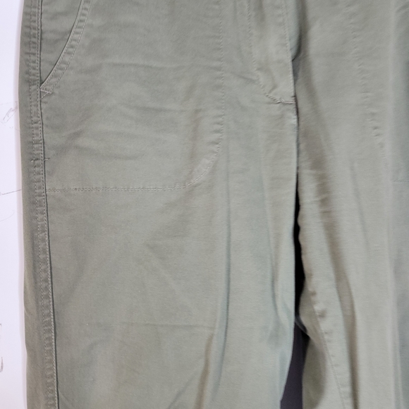 Womans Chicos Platinum Olive green cotton/spandex Pants Size 1 Short - Picture 2 of 11